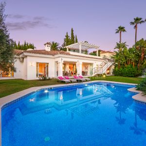Albinoni 20, villa mediterránea en Sierra Blanca