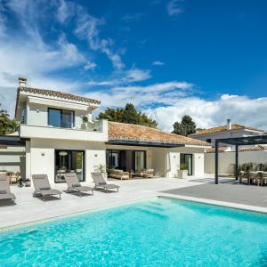 Cortijo Blanco, Villa Aria, a renovated Mediterranean-style villa right by the beach