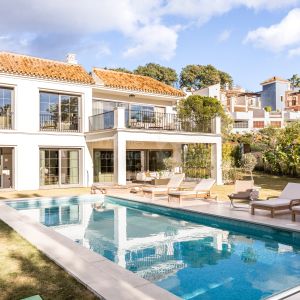 Villa Celina, a contemporary home in Los Arqueros with mountain views