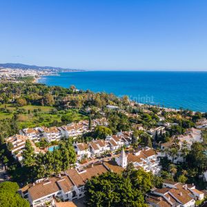Puente Romano II, Stylish seafront penthouse in Puente Romano
