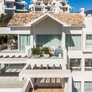 Benahavis, Ático de 3 dormitorios con azotea junto al Marbella Club Golf Resort