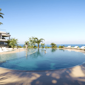Benahavis, Penthouse avec piscine privée offrant une vue sur la mer et la montagne