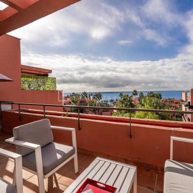 Fantastic penthouse with sea views in Salinas