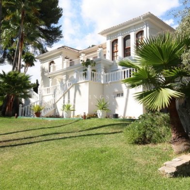Luxury Villa with Sea Views, The Golden Mile