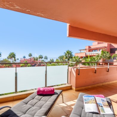 Apartment to rent in Las Salinas, Estepona East