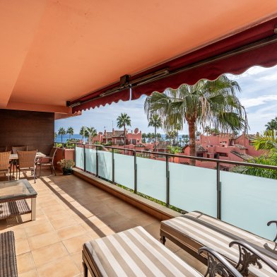 Elegante apartamento con vistas al mar en Las Salinas, New Golden Mile