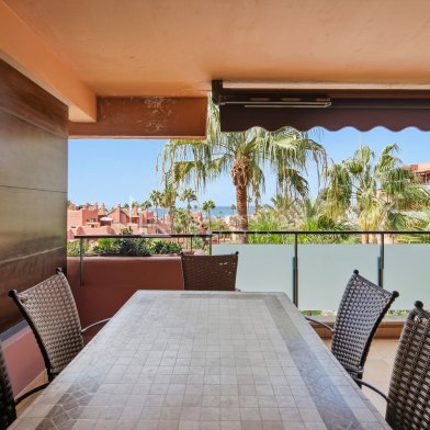 Elegant sea-view apartment in Las Salinas, New Golden Mile