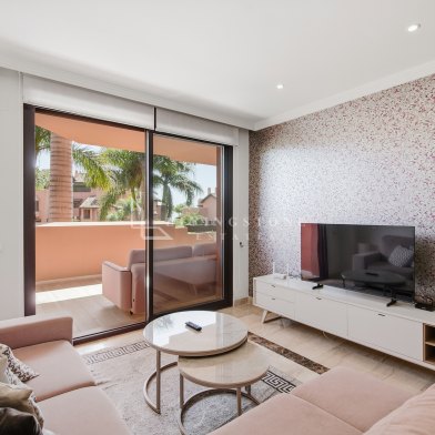 Well-located two-bedroom apartment in Las Nayades, Estepona East.