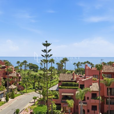 Penthouse zu verkaufen auf Las Salinas, Estepona Ost