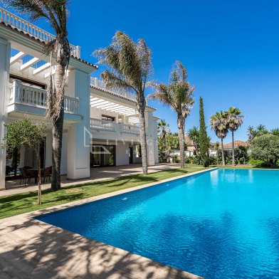Luxury 6-Bedroom Villa in Prestigious Guadalmina Baja, Casasola, Beachside