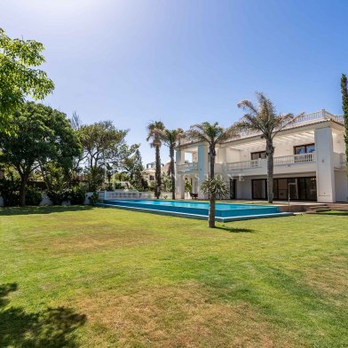 Luxury 6-Bedroom Villa in Prestigious Guadalmina Baja, Casasola, Beachside