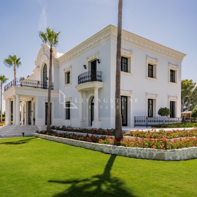 Beautiful villa for sale in Hacienda de las Chapas