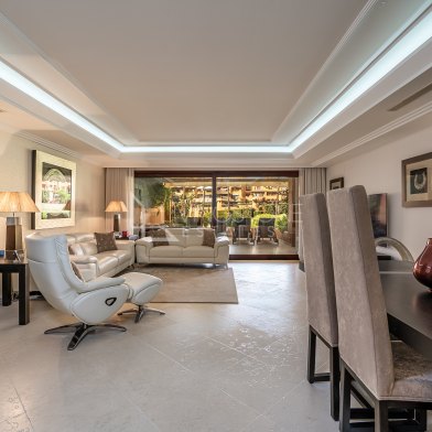 Fabulous ground floor flat situated in one of the most beautiful frontline beach complexes on the Costa del Sol.