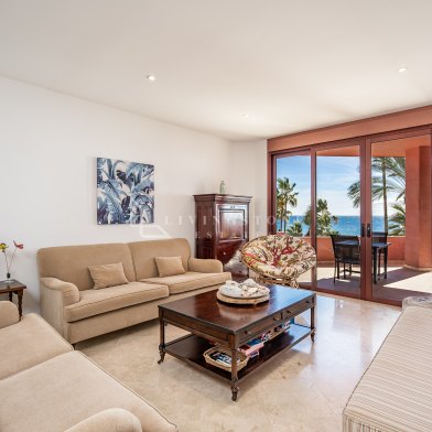 Stunning luxury apartment located in the heart of The New Golden Mile with panoramic sea views.