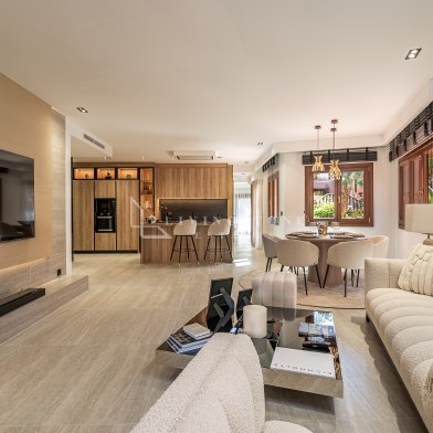 Lujoso Apartamento en Planta Baja con Vistas al Mar en Torre Bermeja, Estepona