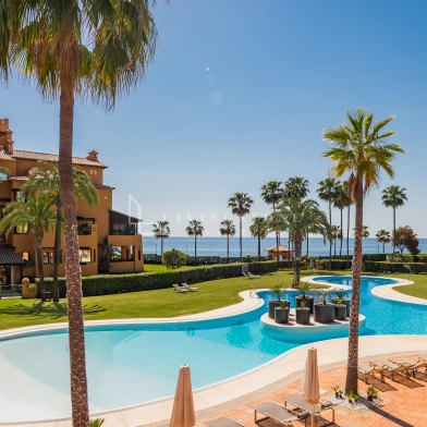 Luxurious beachfront apartment in Estepona.
