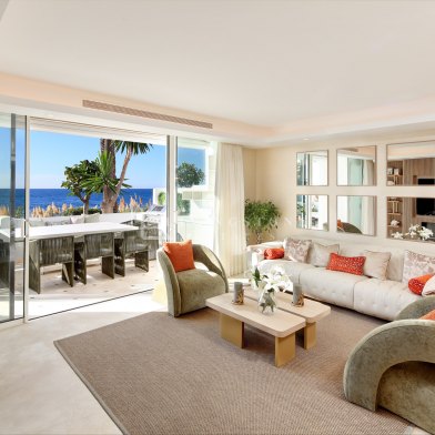 Apartamento único en planta baja frente a la playa con impresionantes vistas al mar en Marina Puente Romano