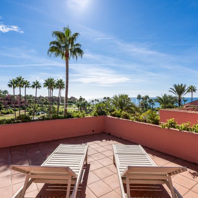 Ático de lujo frente al mar en Cabo Bermejo, Estepona