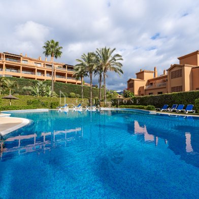 Apartment for sale in Benatalaya, Estepona East