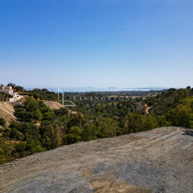 Parcela Principal con Vistas Panorámicas en La Panera, Estepona