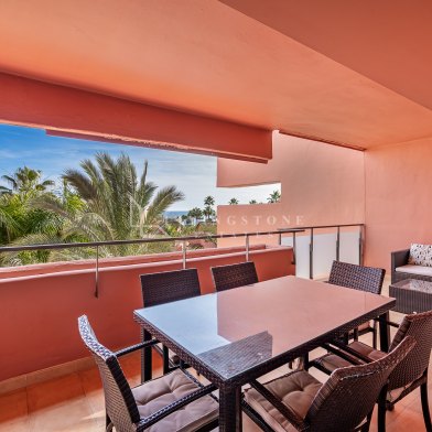 Apartamento en venta en Las Salinas, Estepona Este