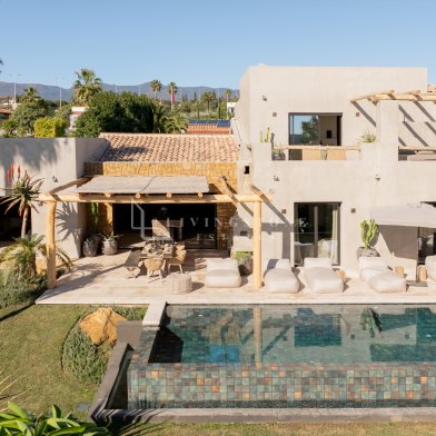 Unique 5 bedroom refurbished villa with sea views on New Golden Mile