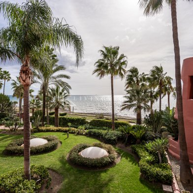 Luxurious Beachfront Penthouse in Menara Beach, Estepona