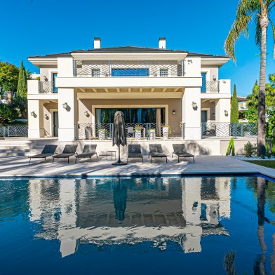 Stunning Villa for Sale in the Prestigious Los Flamingos Residential Area