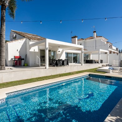 Villa en venta en El Campanario, Estepona Este