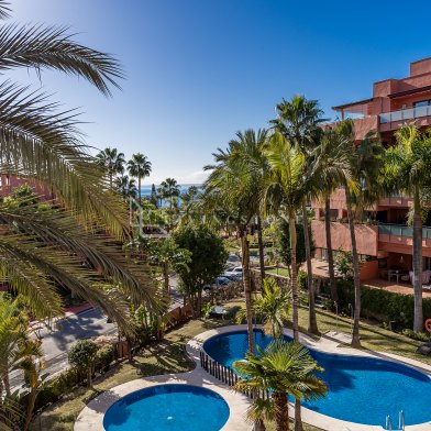 Apartamento en venta en Las Salinas, Estepona Este