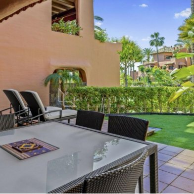 Apartamento en Planta Baja en Primera Línea de Playa en Torre Bermeja, Estepona