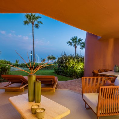Apartamento de 3 dormitorios en primera línea de playa en Menara Beach, Estepona