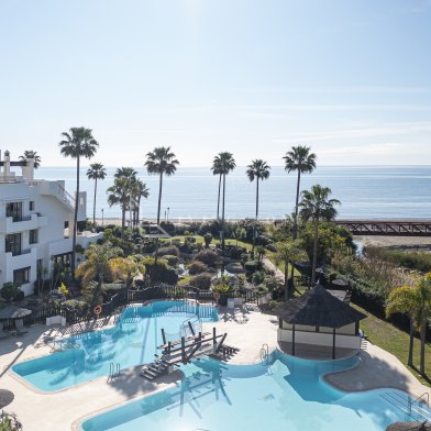Exquisite Three-Bedroom Penthouse with Panoramic Views in Estepona East