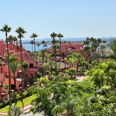 Beachside apartment on New Golden Mile with fantastic sea views!