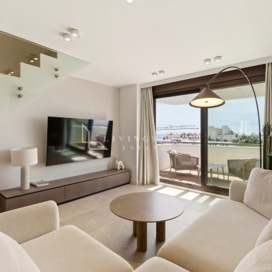 Luxury modern penthouse with the panoramic and sea views in Estepona!