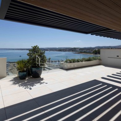 Modern Beachfront Apartment in Estepona Puerto – Ikkil Bay