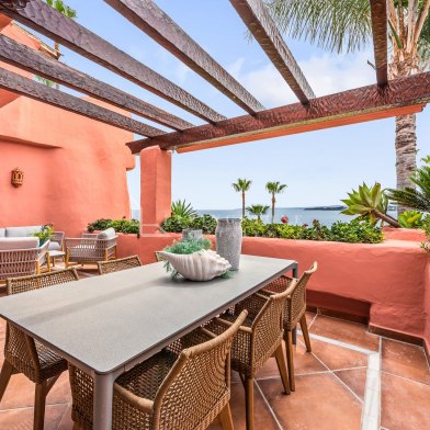 Modern Beachside Apartment with Sea Views in Cabo Bermejo, Estepona East