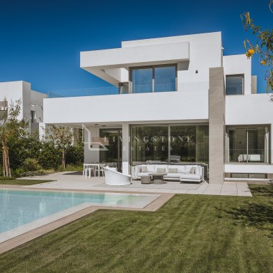 Villa zu verkaufen auf El Paraiso, Estepona Ost