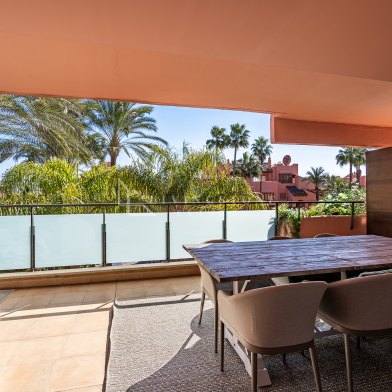 Apartment zu verkaufen auf Las Salinas, Estepona Ost