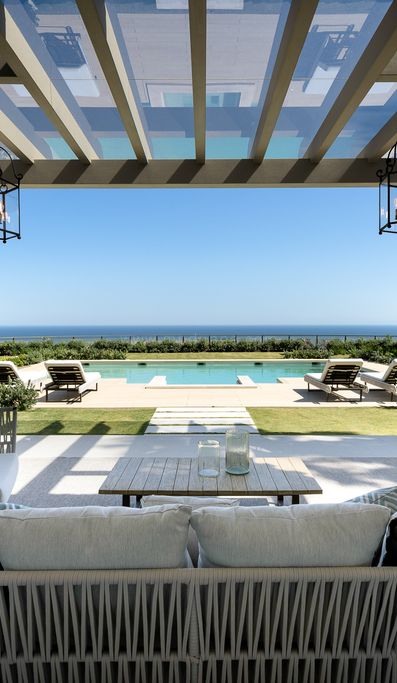 Moderne Villa mit atemberaubender Aussicht in La Quinta, Benahavis