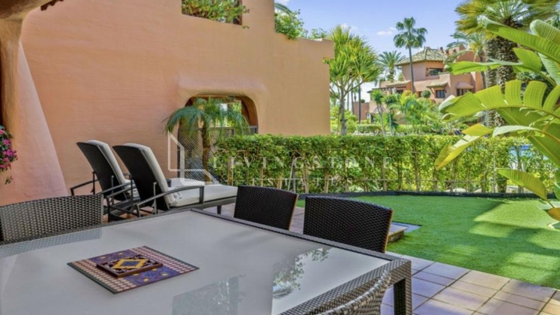 Apartamento en Planta Baja en Primera Línea de Playa en Torre Bermeja, Estepona