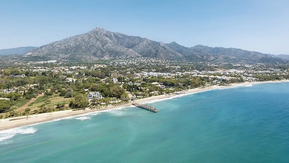 overview of Marbella, featued image for the article