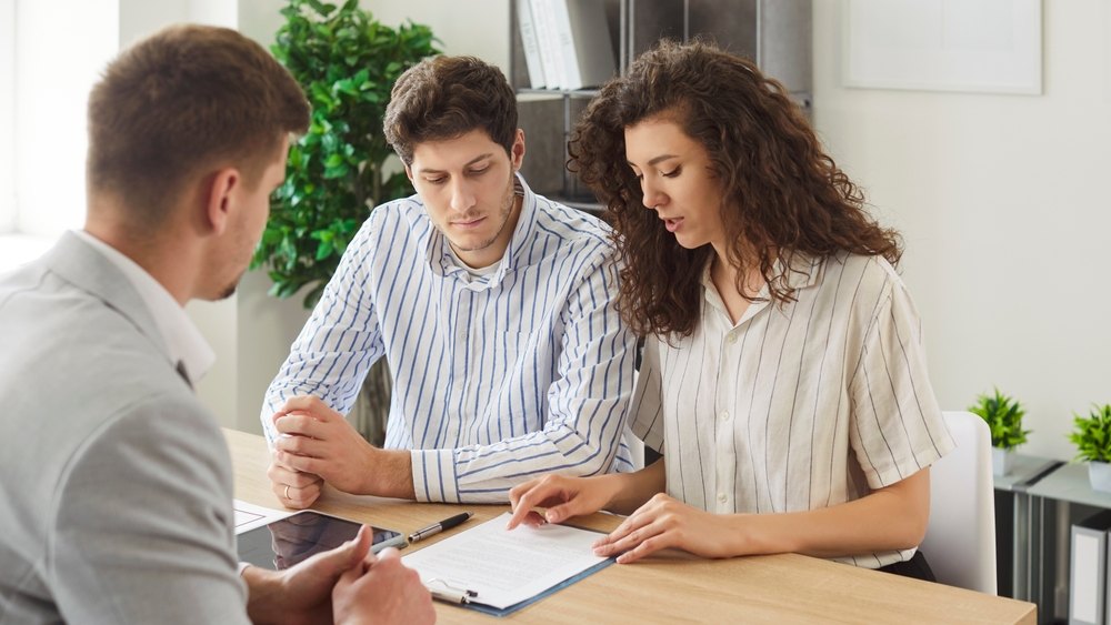 What due diligence should every buyer carry out before signing in Spain?