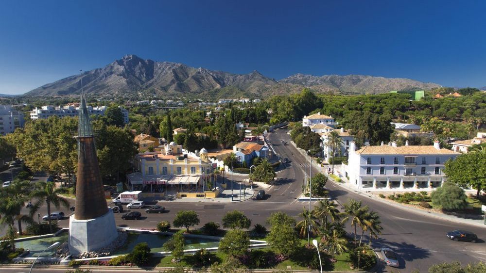 Vistas Edificio Los Portales y el Pirulí Marbella