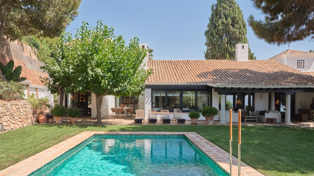 Encantadora villa de estilo andaluz recientemente renovada, junto a un campo de golf