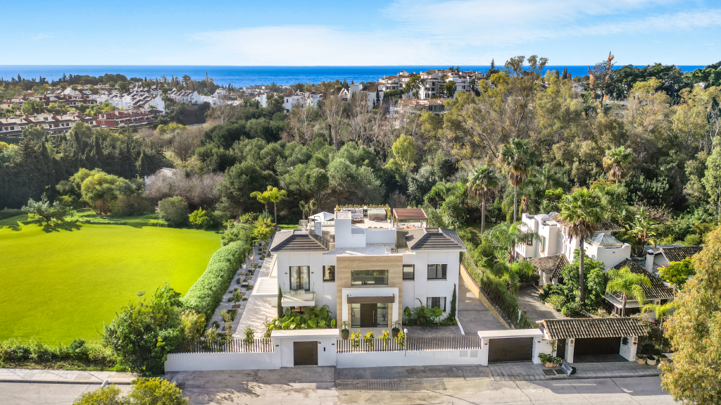 Stunning large contemporary style villa on Marbella's Golden Mile
