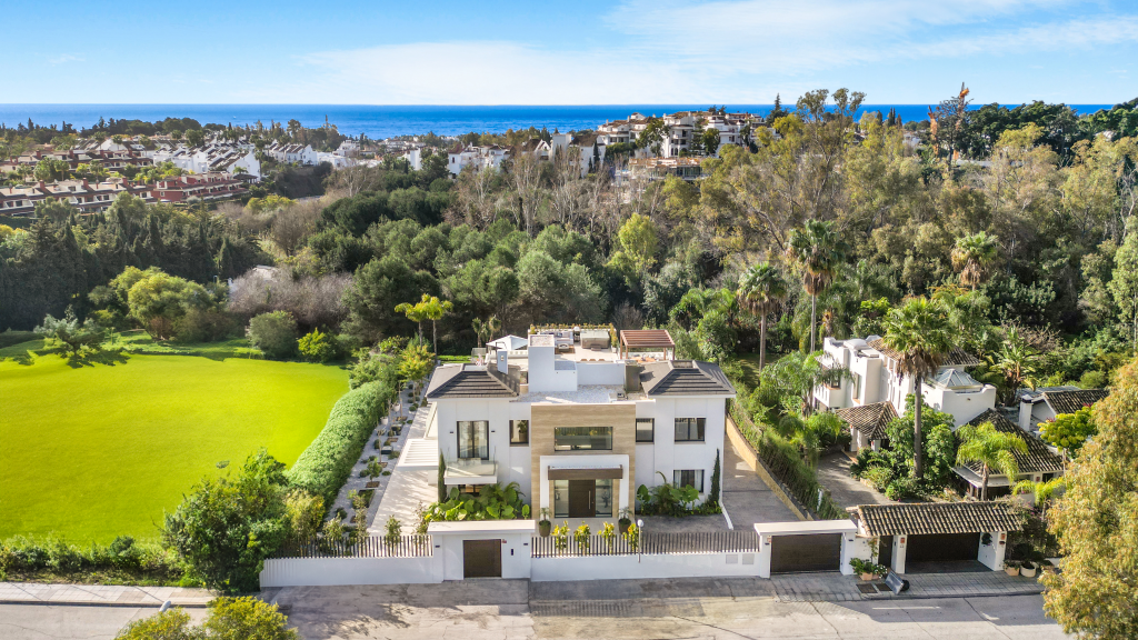 Stunning large contemporary style villa on Marbella's Golden Mile