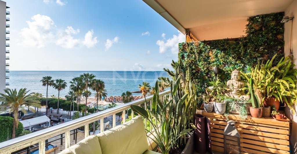 Exclusive frontline beach flat with stunning panoramic sea views in the heart of Marbella.