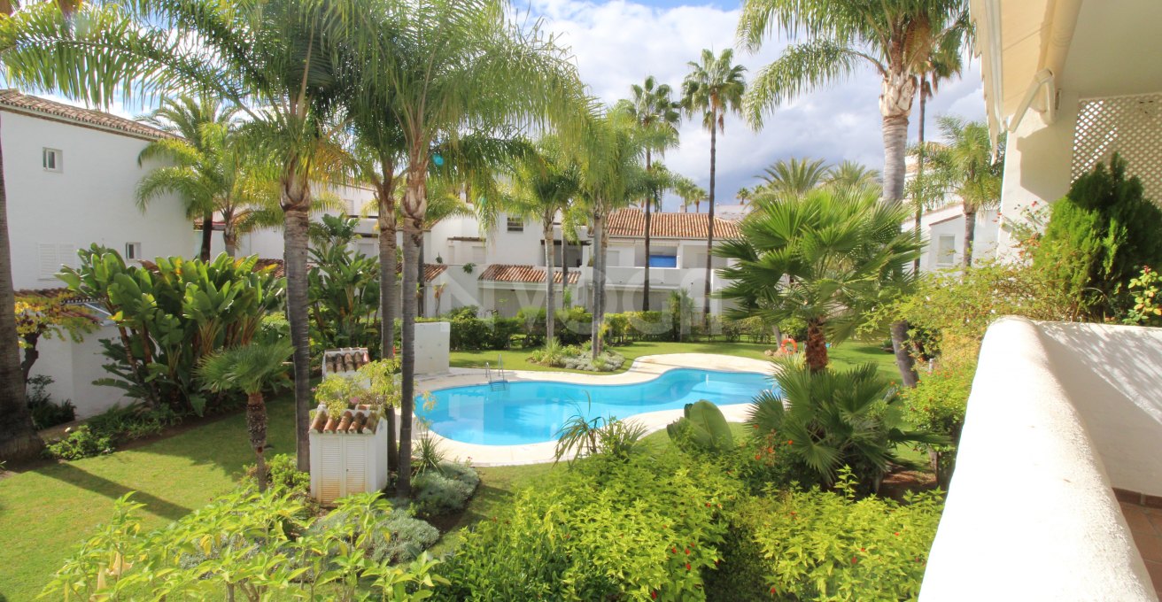 4 bed Townhouse on a frontline beach complex in Bahia de Marbella