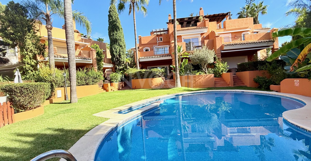 Large townhouse by the sea in Bahia de Marbella